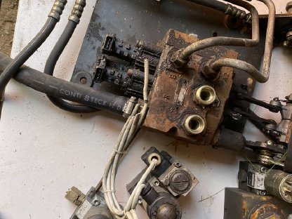 Bild 8:Hydraulikteile