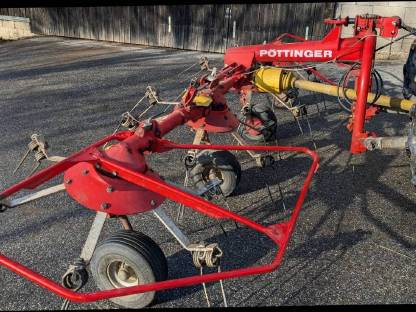 Bild 2:Pöttinger Kreiselheuer Hit 47