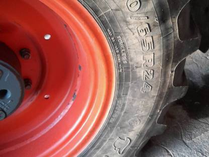 Reifen 440/65R24