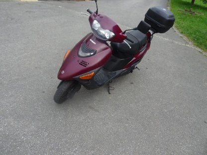 Moped-Roller Suzuki AN 125 und Roller 50ccm