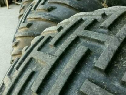 Bild 2:Reifen 33x15.50R15 BKT