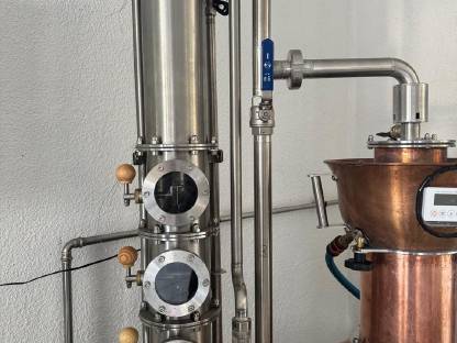 Bild 4:Schnapsbrennanlage