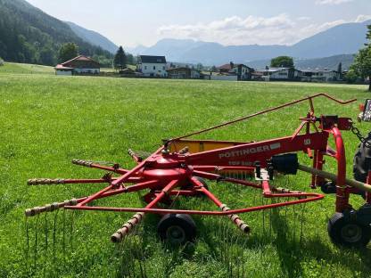 Bild 3:Pöttinger Schwader 340 N