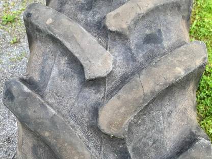 Bild 5:Traktorreifen 480/70R30, 380/70R20