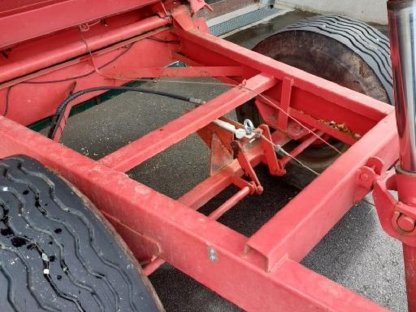 Bild 4:Einachs-Dreiseitenkipper von Pühringer 3,55 x 1,90