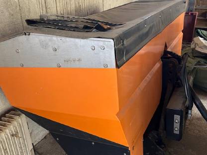 Bild 5:Schneepflug und Salzstreuer