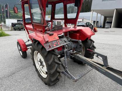 Bild 8:Traktor Lindner 320N
