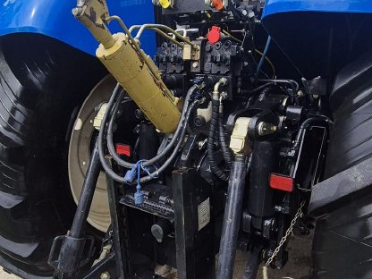Bild 4:New Holland T 7030