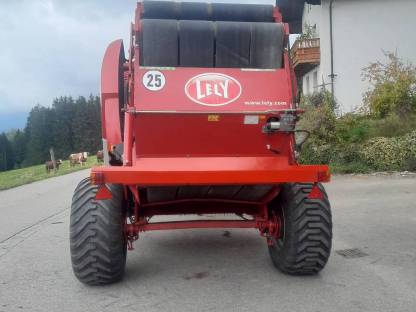 Bild 3:Rundballenpresse Lely RP 445