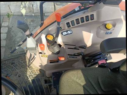 Bild 6:Traktor Kubota M8540