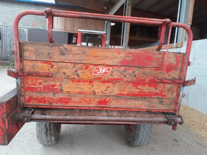Bild 4:Miststreuer JF