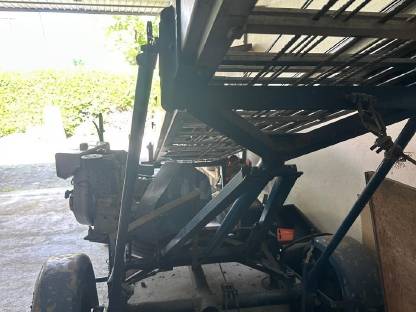 Bild 5:Dachaufzug-Anhänger, Teerfass, 2x Sackkarre für Ziegel