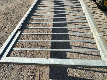 Bild 2:Freitragendes Schiebetor Einfahrtstor