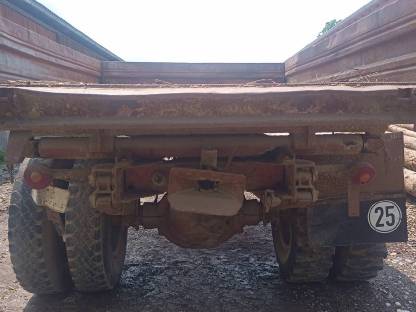 Bild 2:Alter Lastwagenanhänger