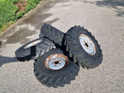 Bild 2:Kompletträder 7.00-12 zu Hoftrac