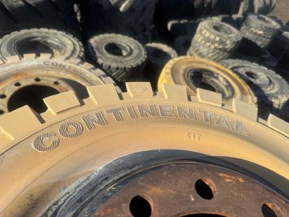 Bild 5:Staplerreifen 315/70-15 Vollgummireifen mit Felgen