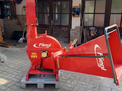 Bild 3:Fliegl Holzhäcksler