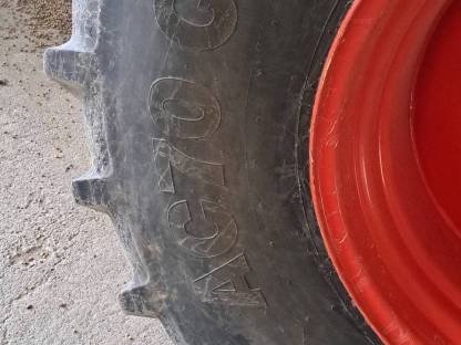 Bild 3:2 Stk. Kompletträder 680/85 R32