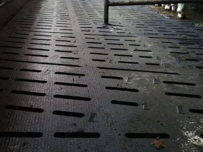 Bild 2:Verkaufe Trenngitter und Gummimatten