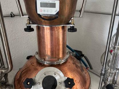 Bild 2:Schnapsbrennanlage