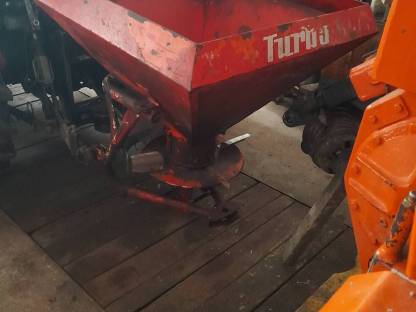 Bild 2:Düngerstreuer