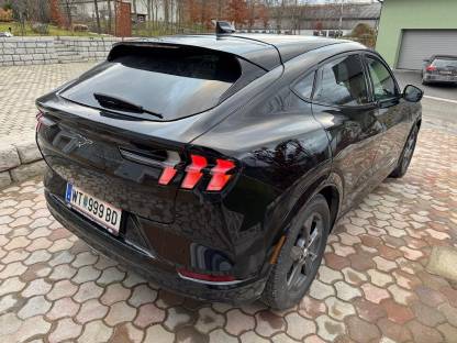 Ford Mustang Mach E Allrad 99 kWh Akku 425 km Reichweite