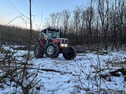 Bild 9:Steyr 8070 mit Hauer-Frontlader