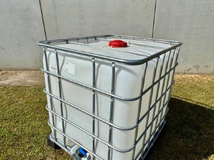 Bild 4:Neuwertige 1.000 l Kunststofftanks (IBC)