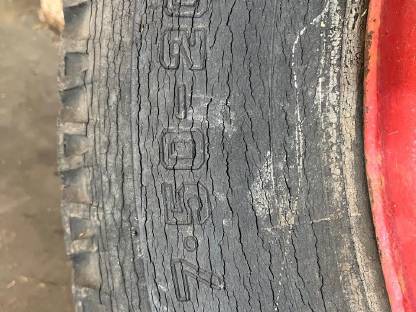 Bild 3:Anhängerreifen