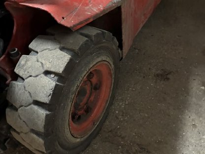 Bild 6:Linde Elektrostapler E12 mit Triplexmast