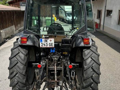 Bild 7:Massey Ferguson 2210