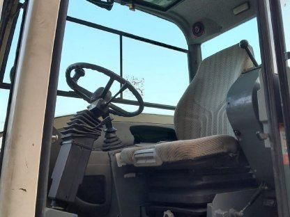 Bild 5:Schaeff Radbagger mit Zwillingsreifen HML 32