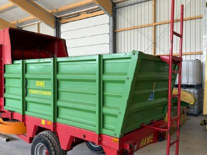 Bild 3:Strohverteilerwagen