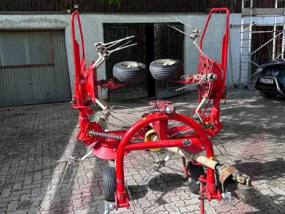 Bild 3:Pöttinger Hit 40N Kreiselheuer