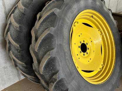 Bild 2:Kompletträder John Deere 6125