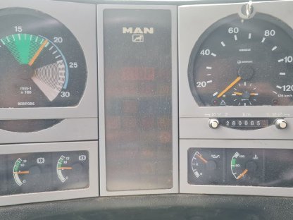 Bild 4:Kran LKW MAN 18.285 MLC