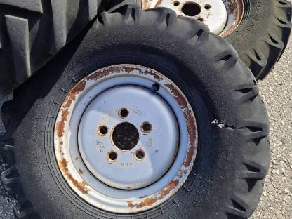 Bild 5:Kompletträder 7.00-12 zu Hoftrac