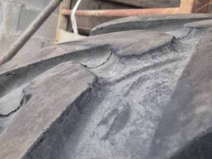 Bild 3:Michelin Power CL 440/80 R24