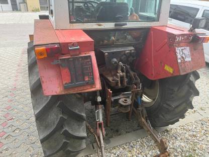 Bild 4:Steyr 8070 mit Hauer-Frontlader