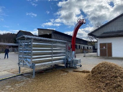 Bild 4:Pferdemist-Häcksler, Pferdemist-Kompostierung, Wertstoff