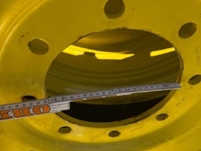 Bild 9:Traktorreifen 650/65 R 42 Trelleborg TM800 mit Felgen