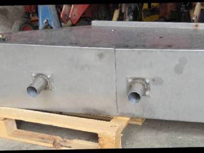 Bild 2:Monosem 5-reihiger Düngerbehälter-Aufsatz