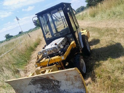 Kubota B7100