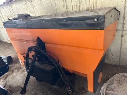 Bild 7:Schneepflug und Salzstreuer