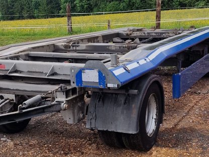 Bild 2:Abrollanhänger