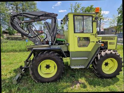 Bild 3:Mercedes Benz MB Trac 700 mit Kran und diversen Anbauteilen