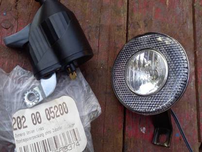 Bild 3:Dynamo links und Halogen Lampe Fahrrad