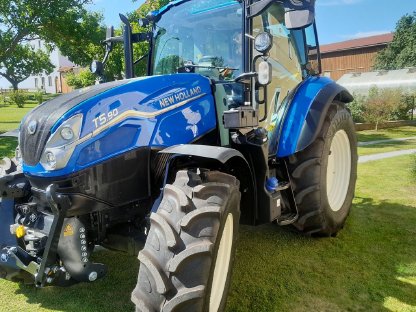 Neues Modell New Holland T5.90