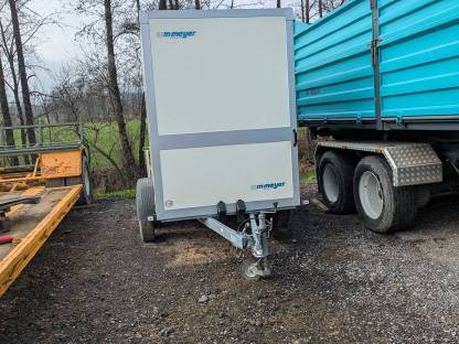 Bild 7:WM Meyer Kofferanhänger