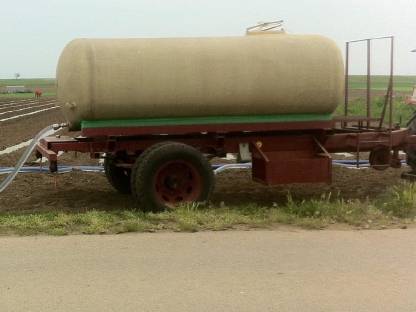 Bild 2:Fuhrtank 5.000 l für Wein/Wasser mit Zapfwellenpumpe